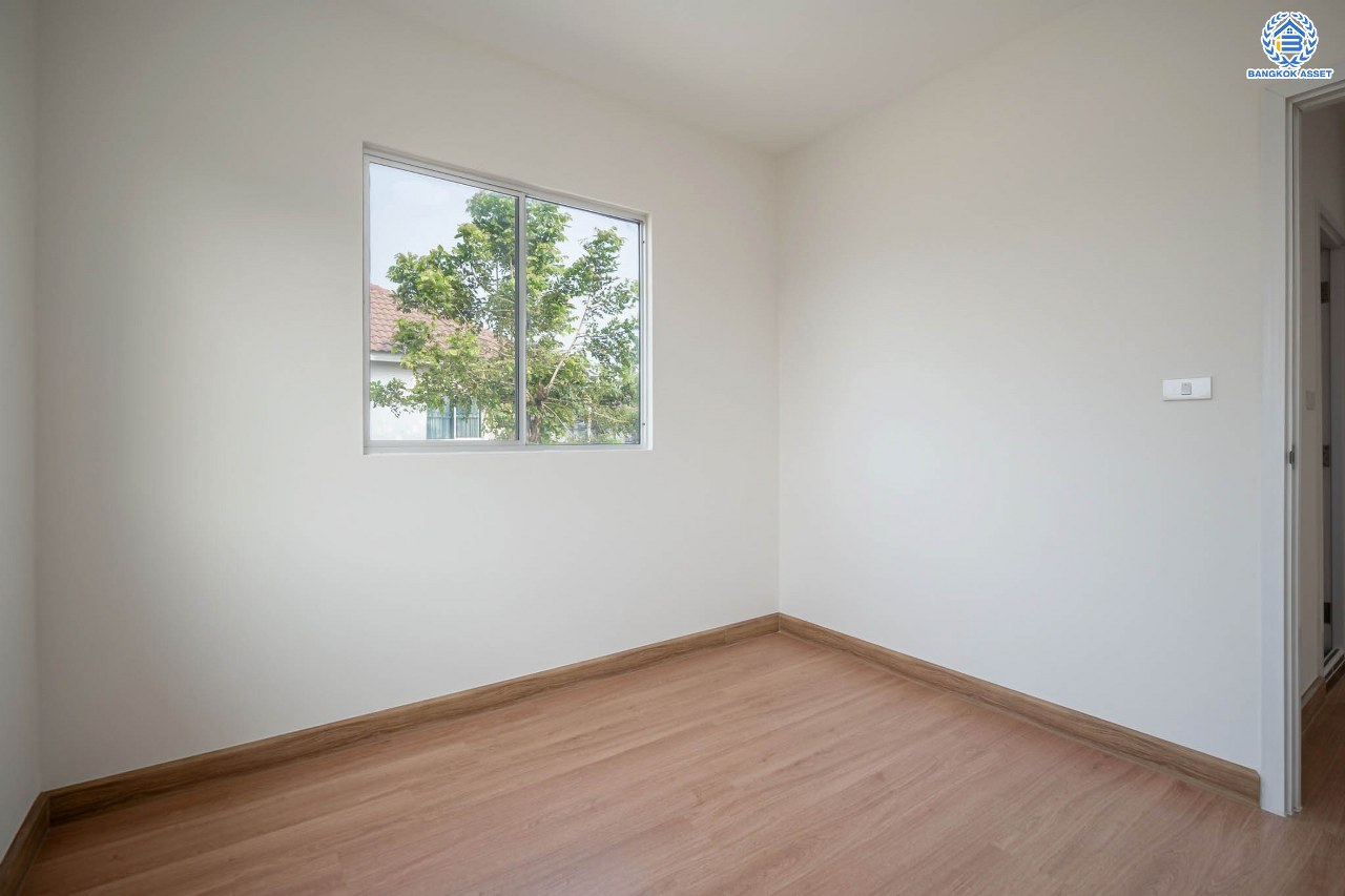 บ้านมือสองตกแต่งใหม่ โครงการ พฤกษาวิลล์63/1 นครอินทร์-พระราม5 หลังมุม สภาพแวดล้อมดี เนื้อที่ 48.8 ตร.ว. ฟังก์ชัน 3 ห้องนอน 2 ห้องน้ำ ที่จอดรถ 1 คัน บนทำเลโซนเมือง! เดินทางสะดวก เข้า-ออกทาง ซอยวัดสังฆทาน ใกล้สะพานพระราม5 และรถไฟฟ้าสถานี "แยกติวานนท์"...